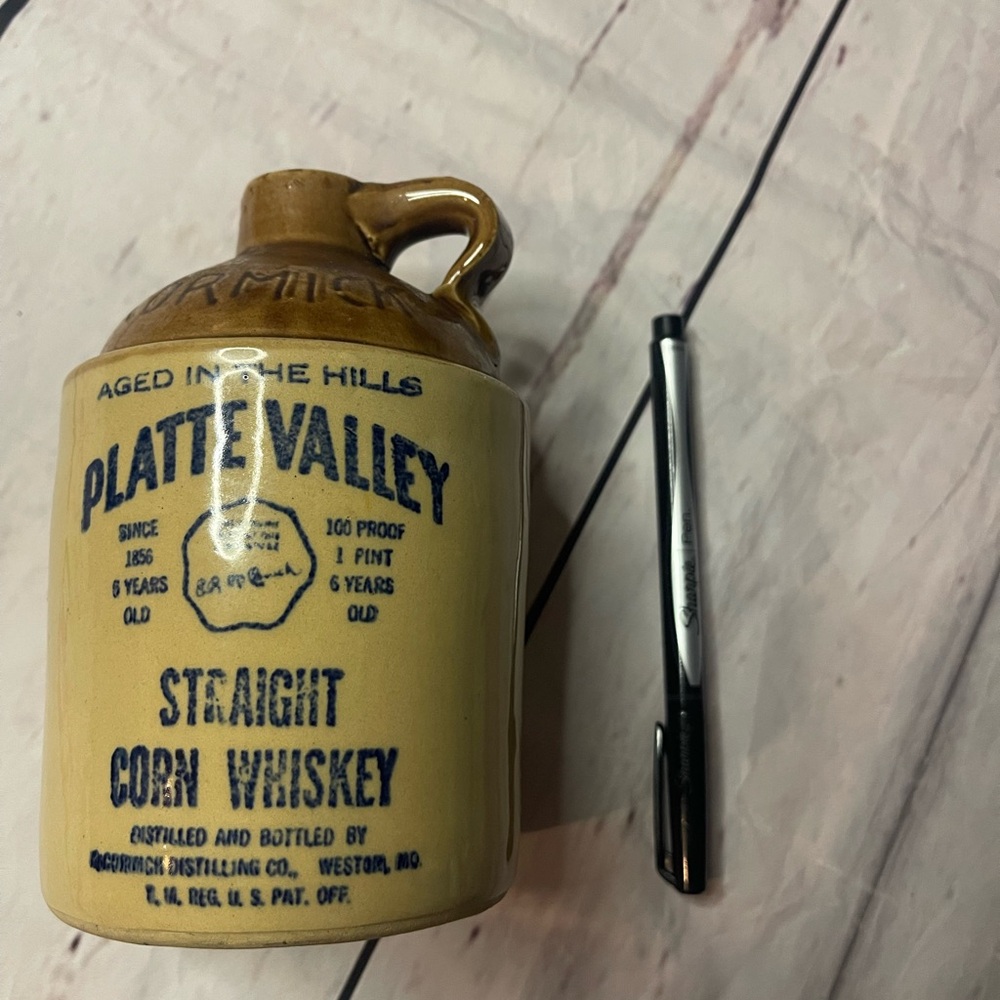 VT 1968 McCormick Platte Valley Straight Corn
Whiskey Jug Crock Decanter Pint - Picture 3 of 6